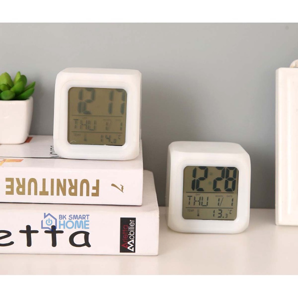 Đồng Hồ Vuông Tự Động LED Đổi Màu 7 Sắc cực Chill Có Báo Thức, Nhiệt Độ Phòng và Thứ Ngày Tháng - Trang Trí Bàn Làm Việc