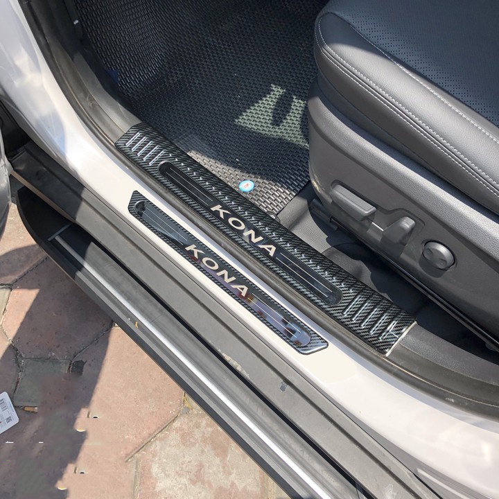 Ốp Bậc Cửa Xe Kona 2018 2019 2020 2021 2022 mẫu Carbon