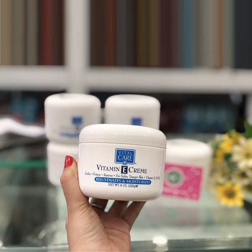 Kem Dưỡng Ẩm Toàn Thân Vital Care Vitamin E Cream 225g