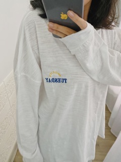 ÁO THUN TRẮNG BASIC (ảnh shop tự chụp)