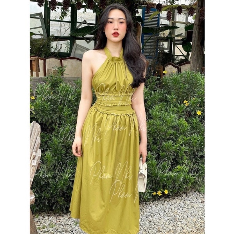 Váy đầm thô cổ yếm hở lưng màu vàng siêu xinh dáng dài.