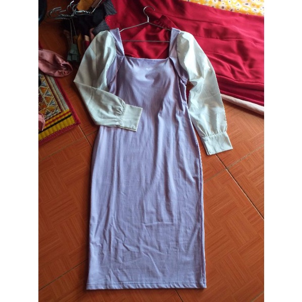 Váy body cổ vuông