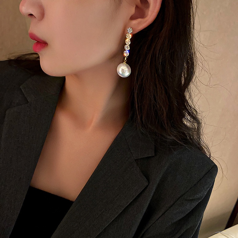 Khuyên tai tua rua dáng dài đính đá ngọc trai độc đáo