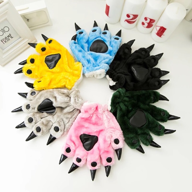 Găng tay móng vuốt