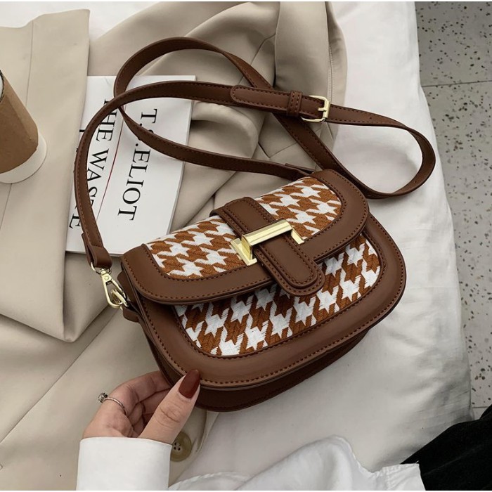 Túi Đeo Chéo Vai Kiểu Dáng Thời Trang Sành Điệu Cho Nữ