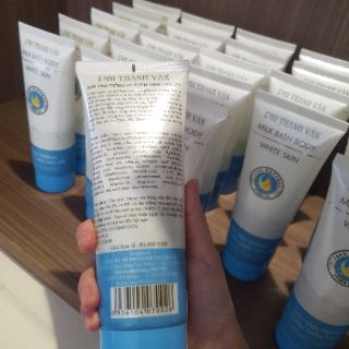 Sữa tắm trắng da mịn màng Phi Thanh vân