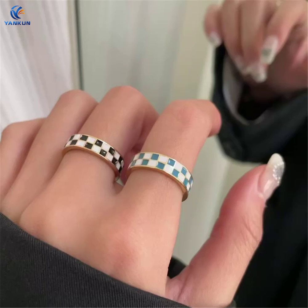 Nhẫn Kim Loại Họa Tiết Sọc Caro Trắng Đen Thời Trang Retro Cho Nữ