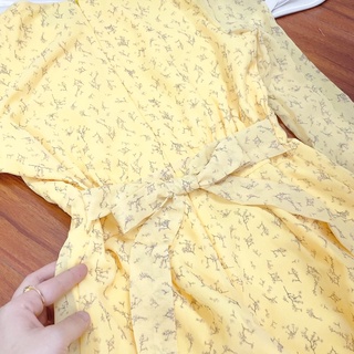 Đầm voan vàng tay lỡ