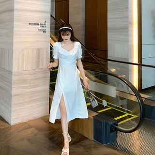 Váy trắng xẻ tà