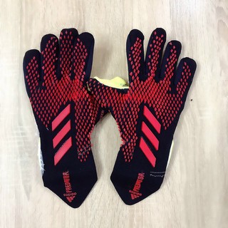 Gang tay thủ môn David Degea