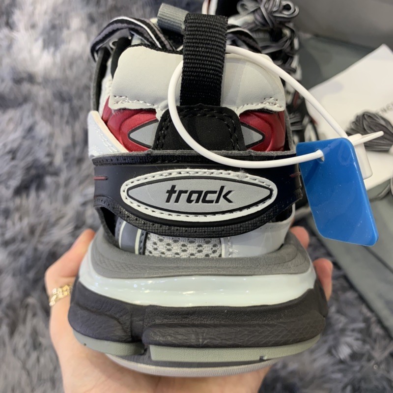 Giầy thể thao BalenxTrack đen đỏ 11 bản 2020