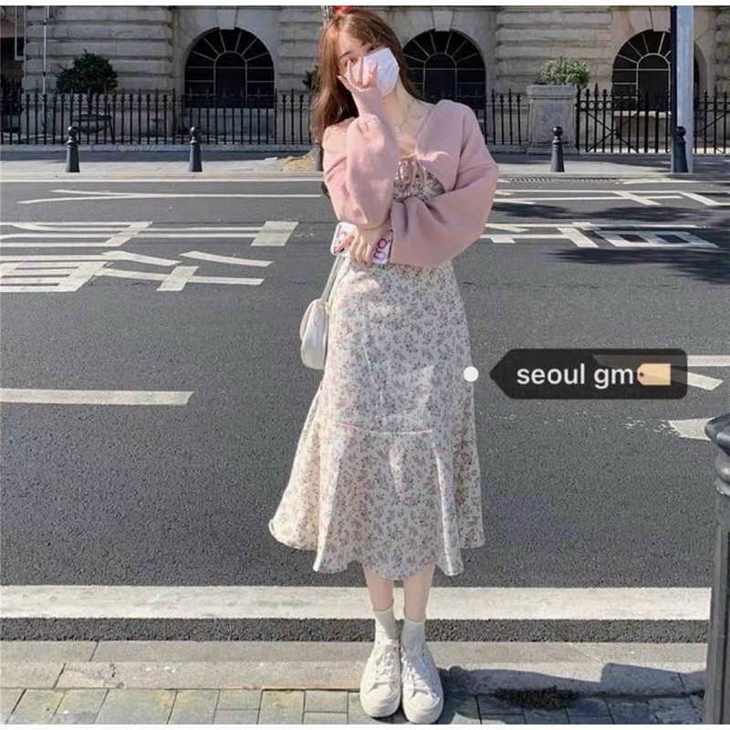 Set đầm hai dây hoa nhí dáng dài midi kèm áo khoác crop hồng | BigBuy360 - bigbuy360.vn