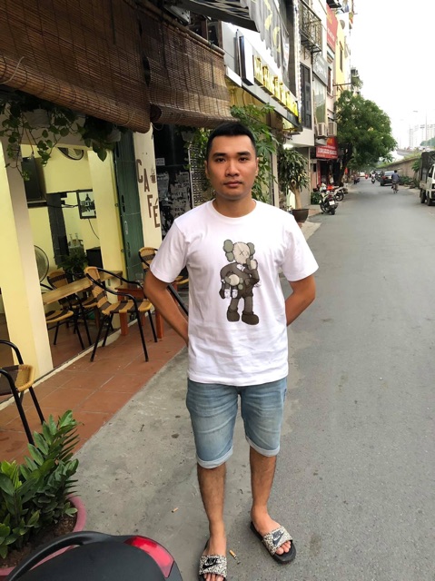 Áo phông Uniqlo x Kaws Tee Hàng chuẩn chính hãng