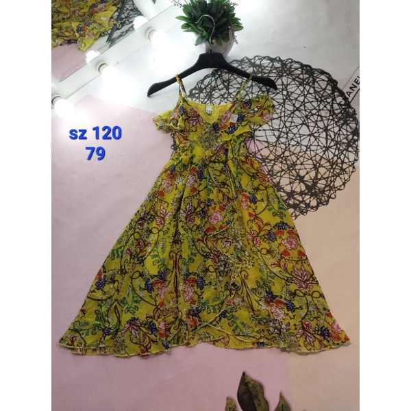 váy bé sz 120
