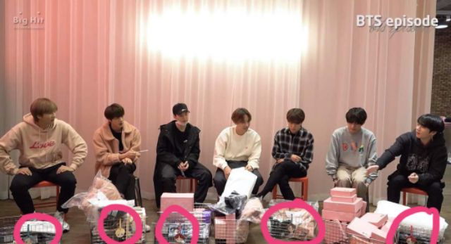 Thẻ tên gắn vali BTS luggage tag House of BTS pop up store chính hãng