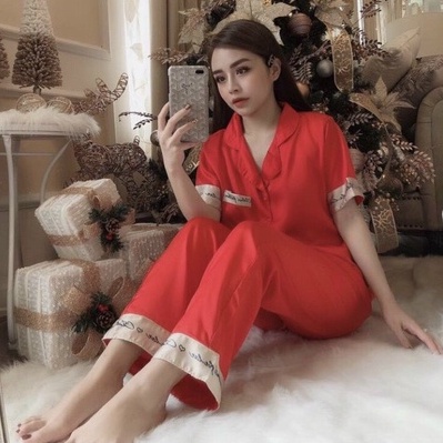Bộ Pyama lụa mặc nhà họa tiết chữ ký