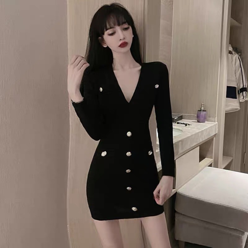 Đầm body nút vàng