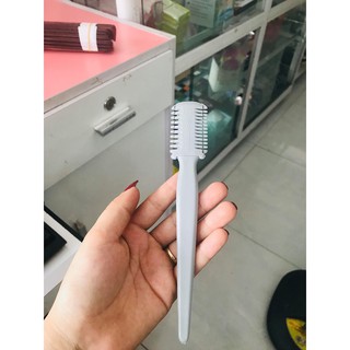 Lược tém nhựa màu ghi