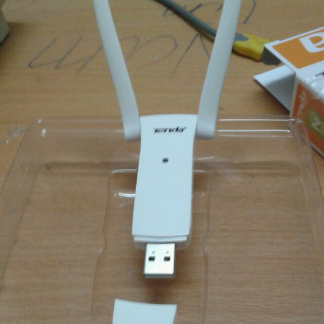 Thiết bị thu WIFI 300M cổng USB 2 anten rời TENDA W322UA (Trắng)