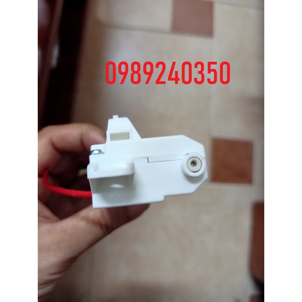 Công tắc khóa cửa máy giặt LG 12kg T2312DSAV lồng đứng cửa trên