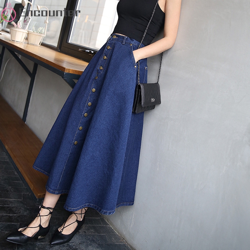 Chân váy jean chữ A lưng cao phong cách thời trang năng động trẻ trung cho phái nữ