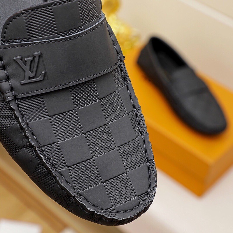 Giày thời trang nam mới của Louis Vuitton = LV da thật cao cấp với thiết kế tinh xảo và tinh tế.