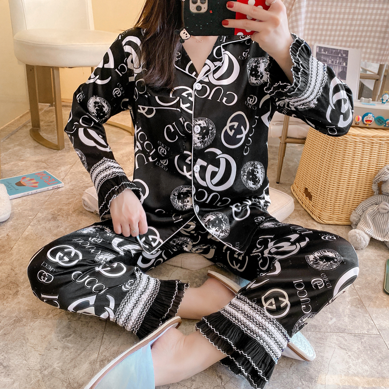  Bộ đồ ngủ gồm áo tay dài cổ bẻ và quần lụa cotton mặc tại nhà | BigBuy360 - bigbuy360.vn