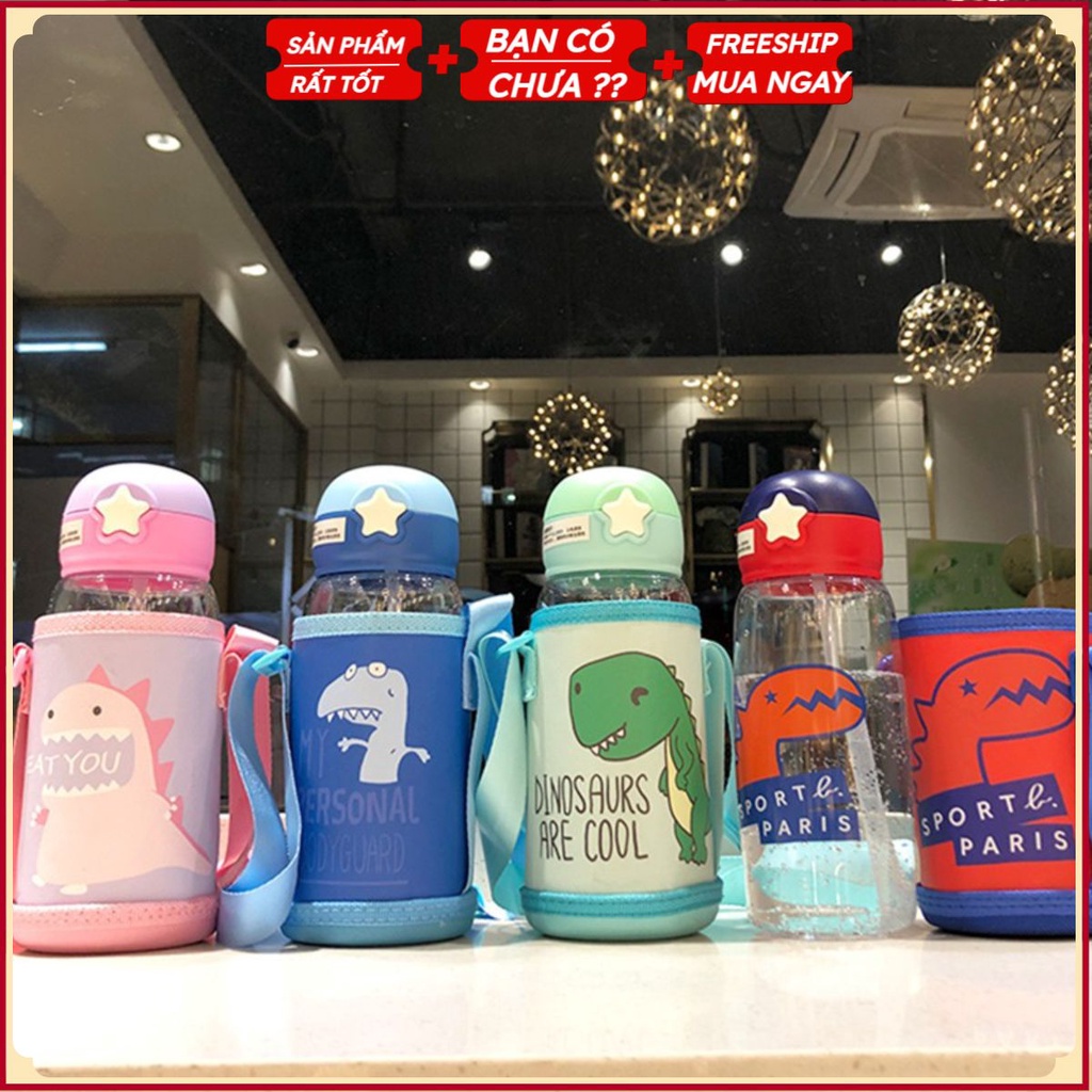 PVN32698 Bình nước cho bé hình khủng long ngộ nghĩnh 700ml - có vòi hút, túi đựng kèm dây đeo T2