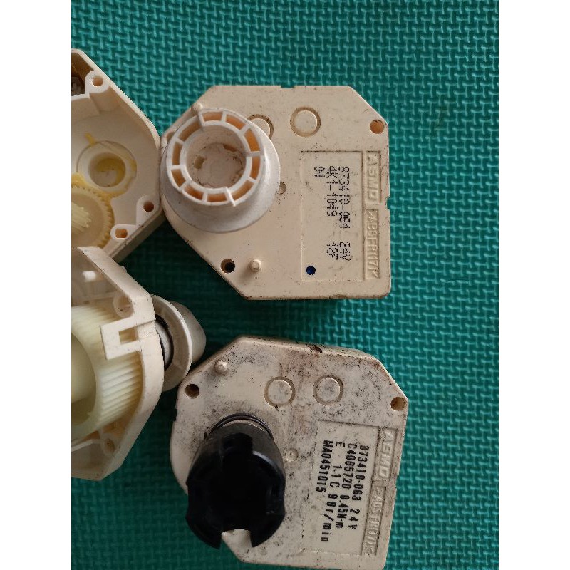 Mô tơ giảm tốc tháo máy 24vdc chạy tốt. 589nhattao