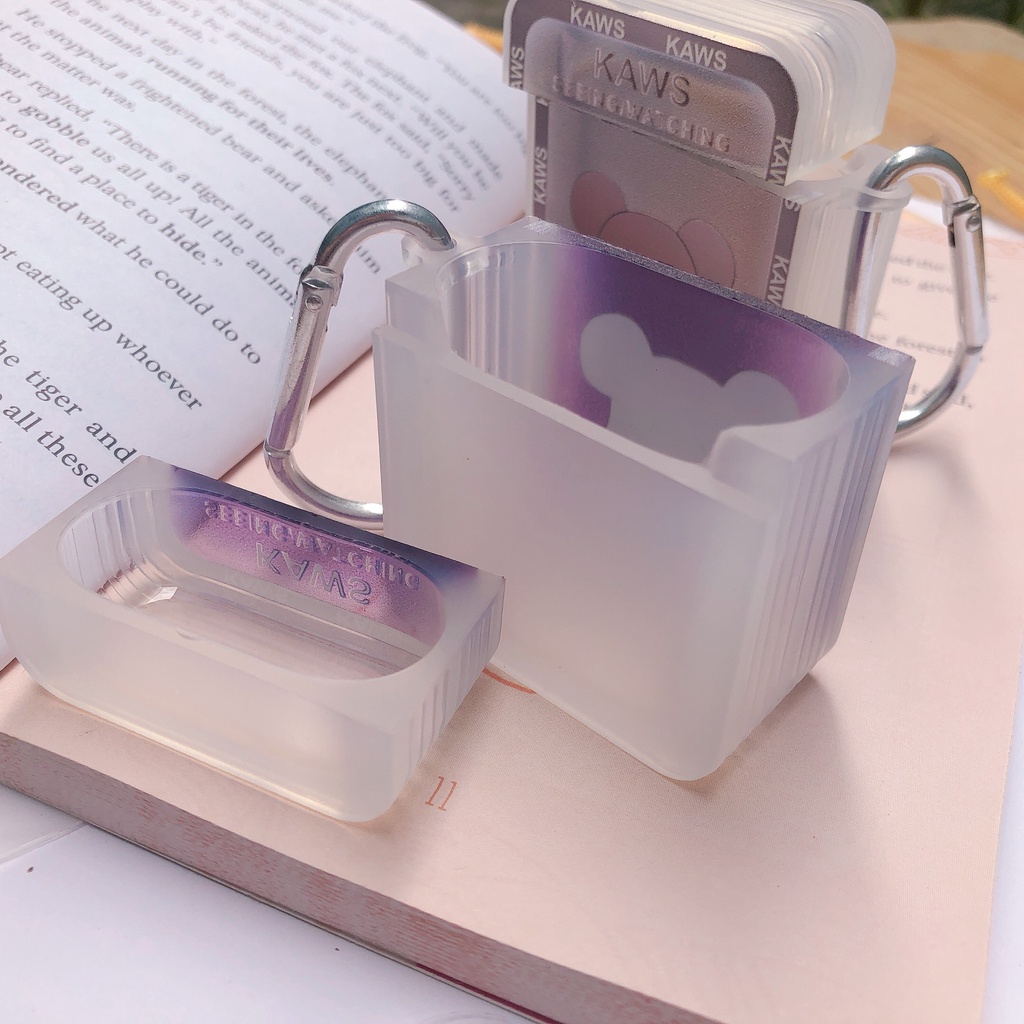 Vỏ bảo vệ hộp sạc tai nghe Bluetooth Airpods 1/2/Pro nguyên khối chống va đập Kawss thời trang - Tomax shop