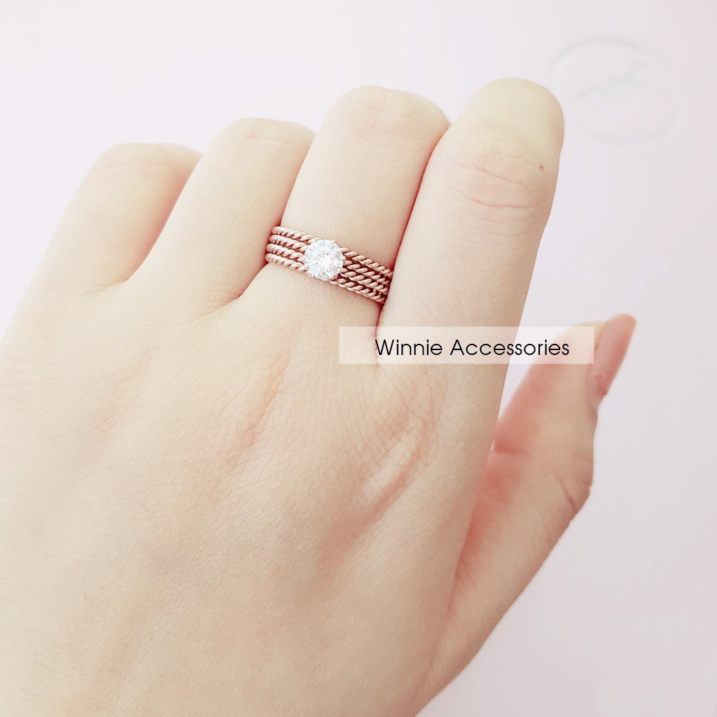 Nhẫn nữ titan diamond twist