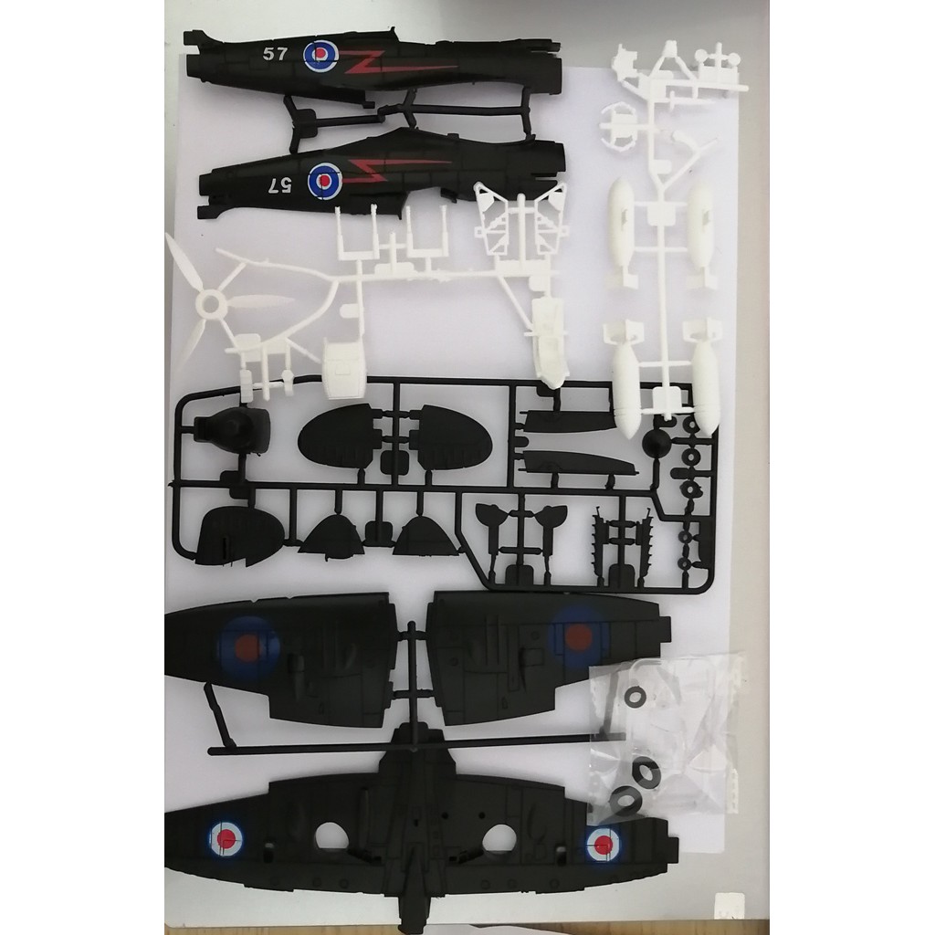 Bộ mô hình tự lắp ráp  - Máy bay Black Spitfire 57 - Tỷ lệ 1:48