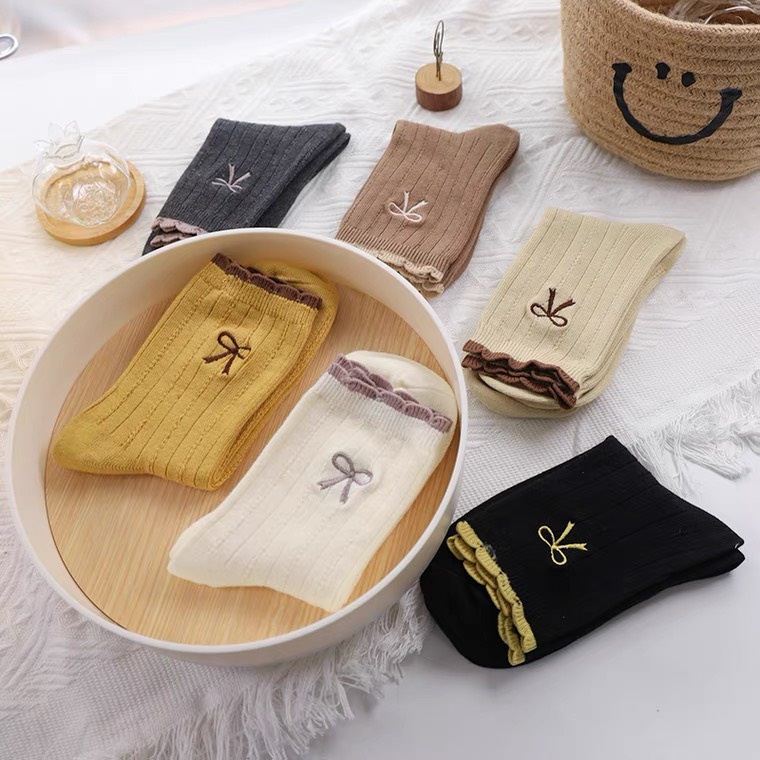 Tất Vớ Dài Nữ Thêu Hình Nơ dễ thương, dịu dàng, chất vải cotton co giãn thấm hút tốt