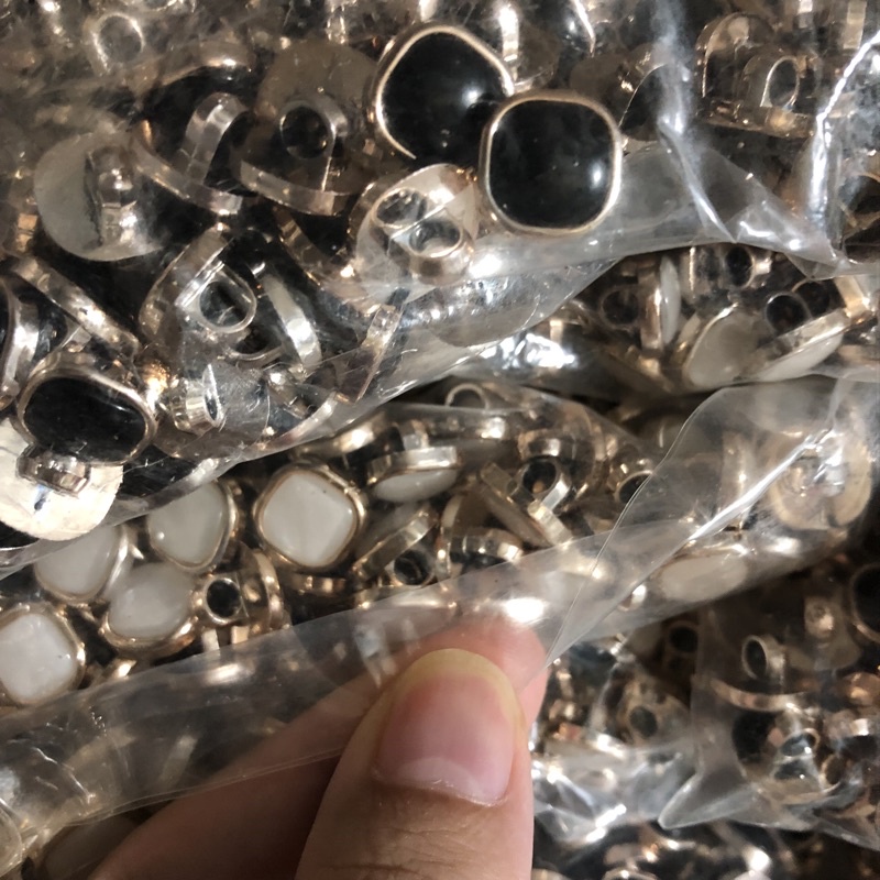 cúc áo sơ mi+ khuy áo sơ mi+ nút áo sơ mi+ có chân màu đen