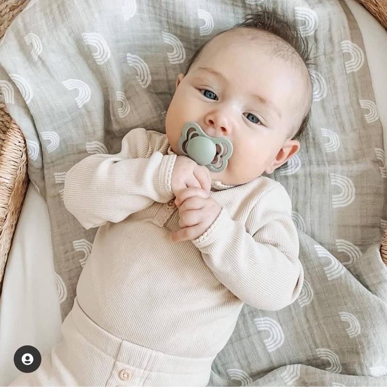 Ty giả Bibs Coture núm Cao Su dẹt vát Supreme núm dẹt Sản Xuất Tại Đan Mạch