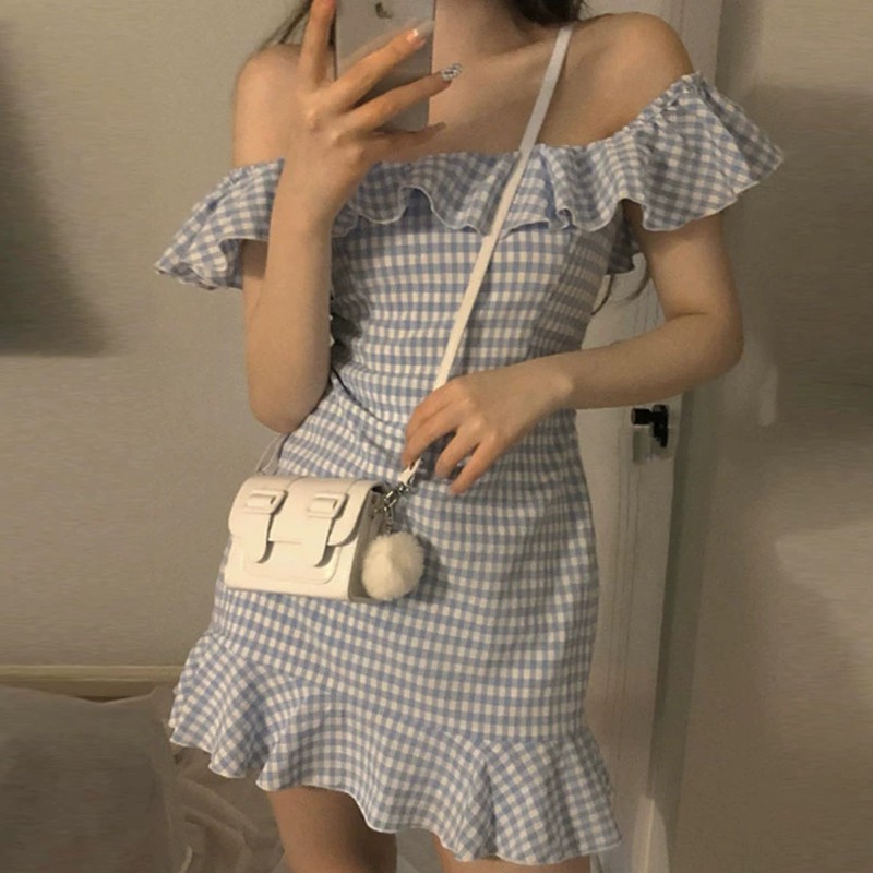 [Mã SKAMSALEP6 giảm 10% tối đa 100K đơn 150K] Váy kẻ hở vai bèo nhún - V004