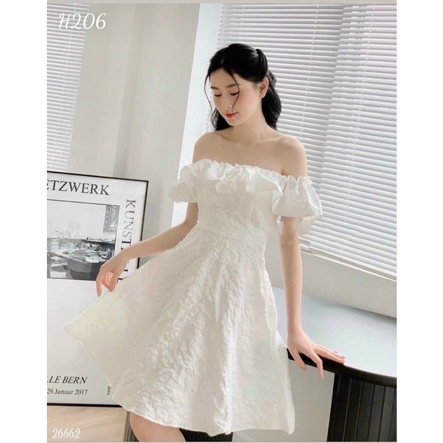váy trắng gấm tiểu thư trễ vai dự tiệc