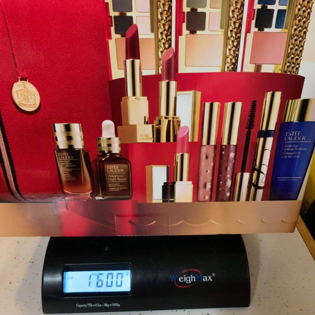 Set dưỡng da theo yêu cầu của khách