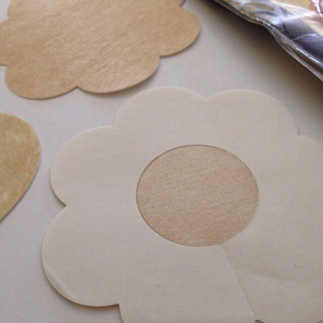 60 Miếng dán ngực - Miếng dán ti giấy hình hoa mai hộp thiếc xanh | BigBuy360 - bigbuy360.vn