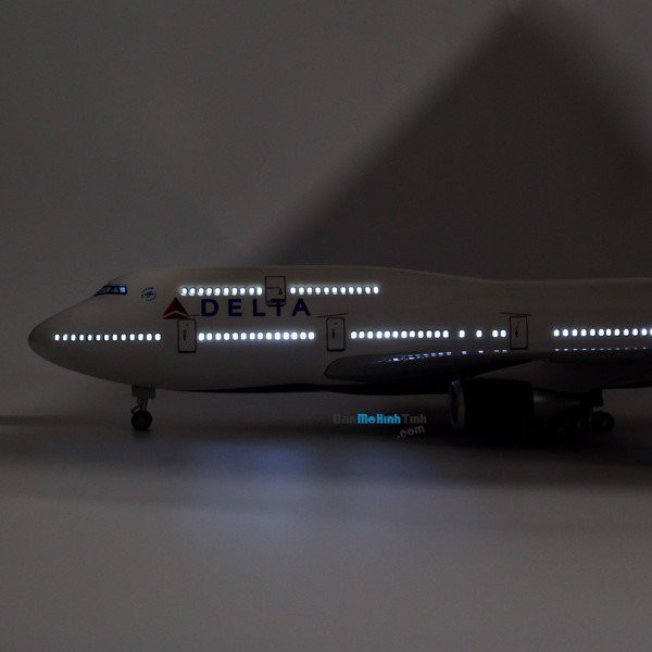 Mô hình máy bay lắp ráp có đèn led Delta Air Lines Boeing B747 47cm Everfly