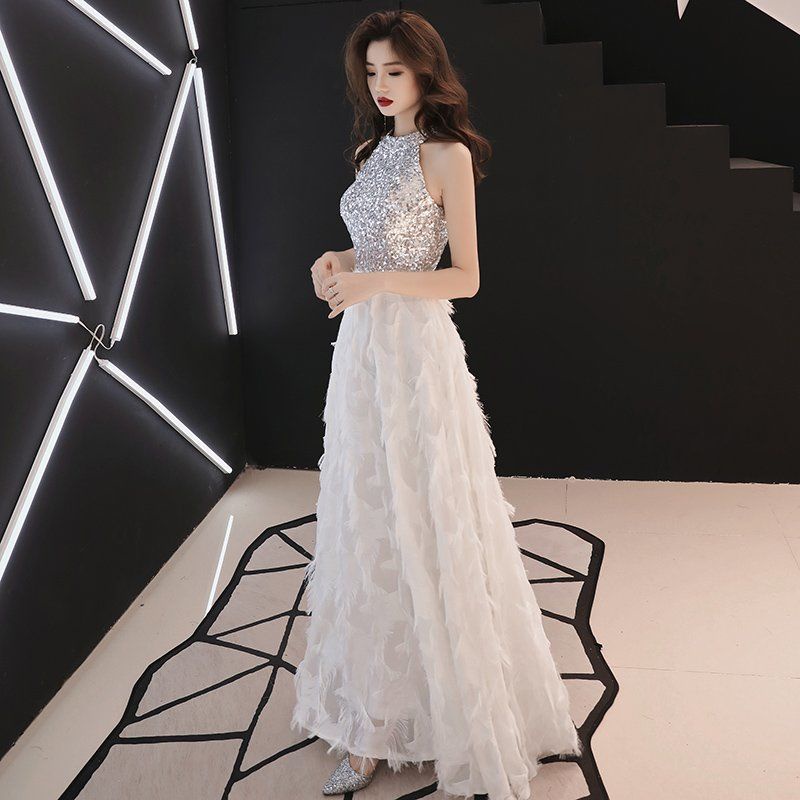Tiệc Dạ Hội Mới Quyến Rũ Chủ Nhà Mẫu Sinh Viên Thể Hiện Thời Trang Mỏng Phù Dâu Áo