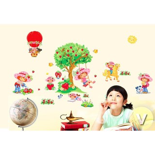 Decal dán tường Cô bé dâu tây
