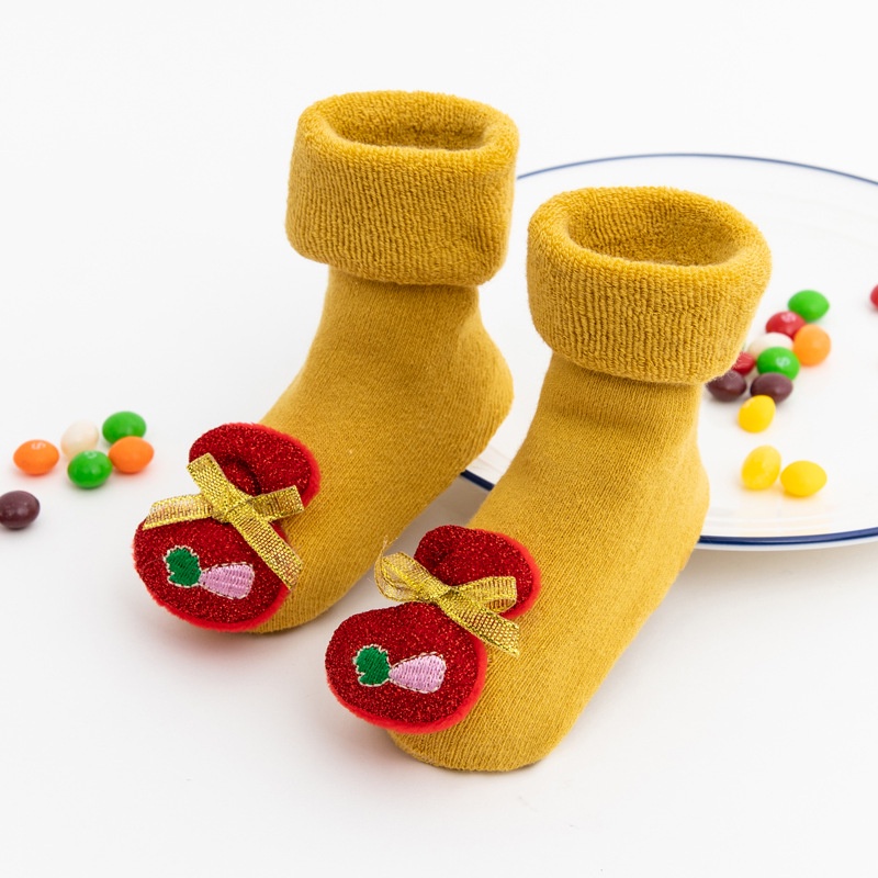 Vớ giữ ấm hình ông già noel dễ thương cho bé 0-3 tuổi