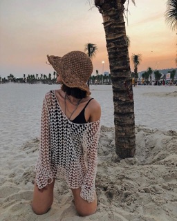 Áo choàng/ khoác lưới đi biển (trắng/ kem)