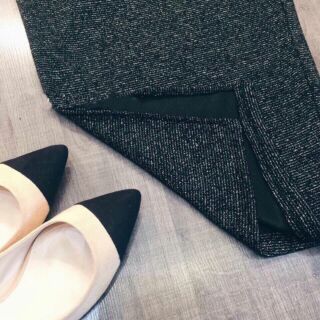 Đầm body xẻ tà dài tay