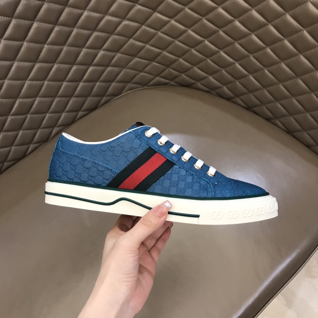 Giày sneakers nam da thật GUCCI GG GC họa tiết in nổi trên mặt da cổ điển kết hợp với kiểu dáng trẻ trung mới lạ