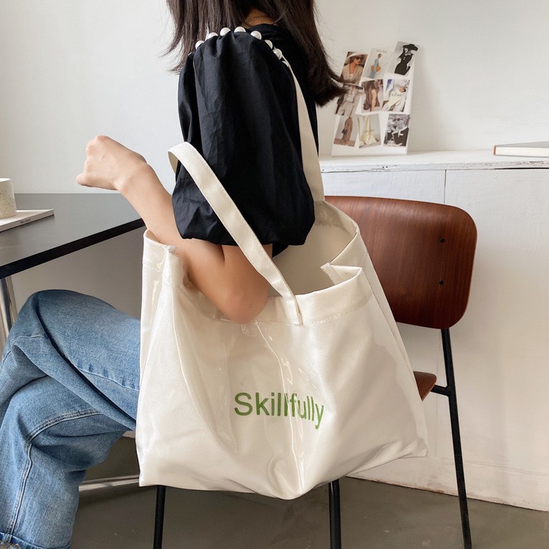 Túi tote túi vải canvas Skillfully đeo vai bóng kính chống nước phong cách Hàn quốc 2 màu đen trắng-Haka store