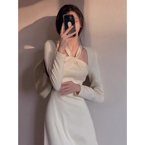 Đầm dáng dài khoét vai
