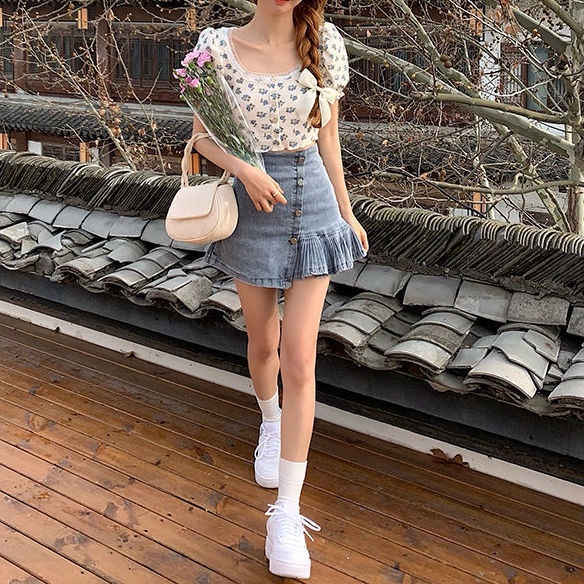 Set chân váy bò đuôi cá và áo croptop tay bồng hoa nhí