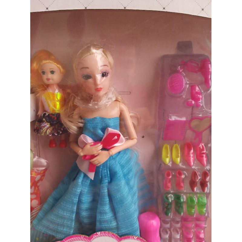 Búp bê gia đình,bộ đồ chơi búp bê thời trang gồm 1 búp bê nam, 1 búp bê nữ và 1 búp bê em bé.